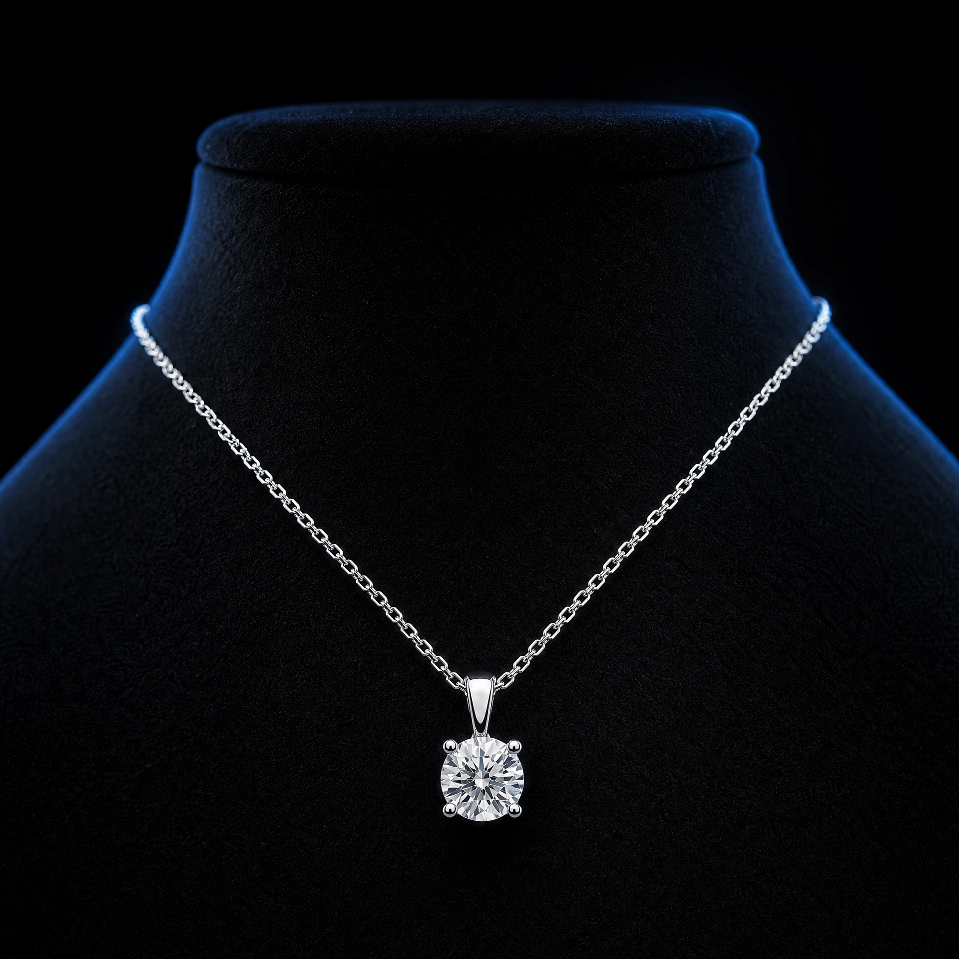 White-gold diamond pendant necklace
